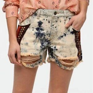 Urban Outfitters BDG Shorts Freja Vintage Fit Acid Wash Jean Embroidered Size 24